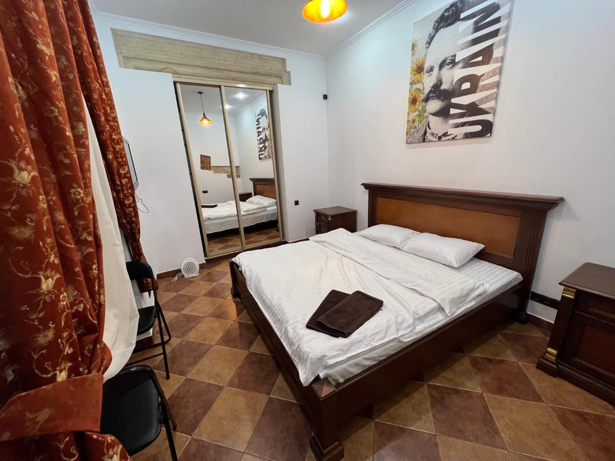 Ukrainian House на площі ринок Апартаменти *